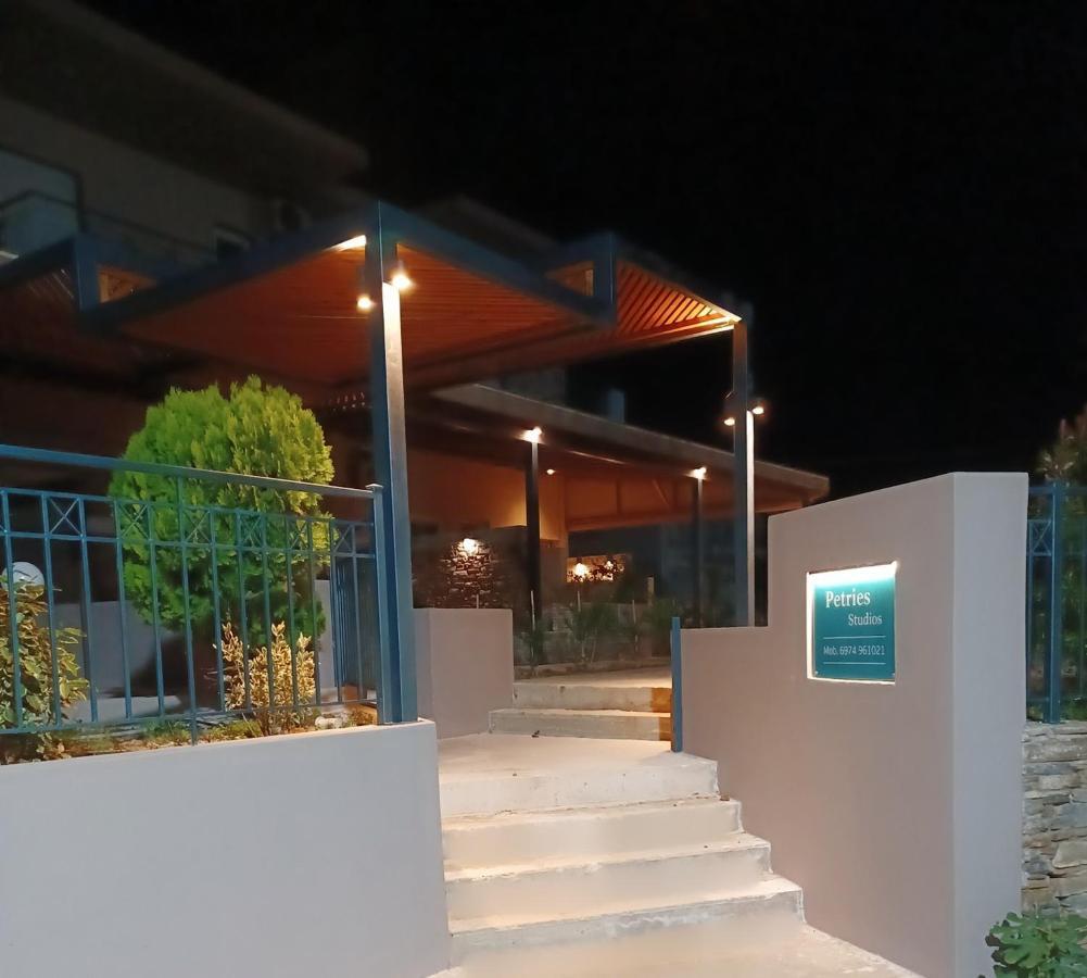 Petries Studios Agioi Apostoloi (Evia) Exterior foto